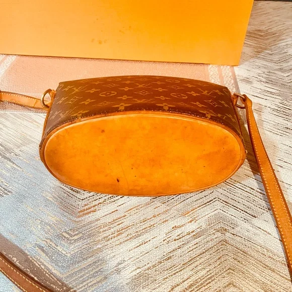 Louis Vuitton Brown Monogram Shoulder Bag - Picture 9 of 16